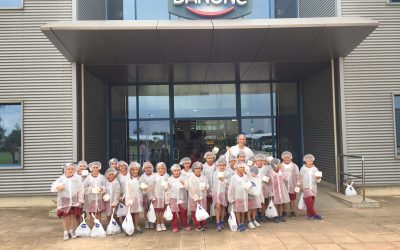 Interesante visita a la fábrica DANONE de los alumnos de 2º de primaria