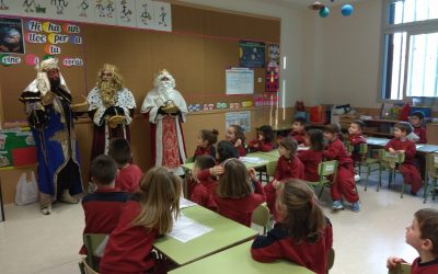 Los Reyes Magos de Oriente visitan las aulas de Infantil