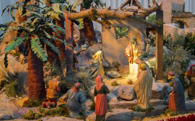 La Sala 80 se convierte en «la Sala de la Navidad» con el magnífico Belén elaborado con la colaboración de miembros de toda la comunidad educativa coordinados por Fernando Urios