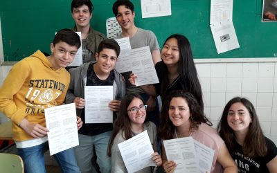Los alumnos y alumnas de cuarto de ESO recogen sus diplomas de certificación oficiales de inglés y francés del A2