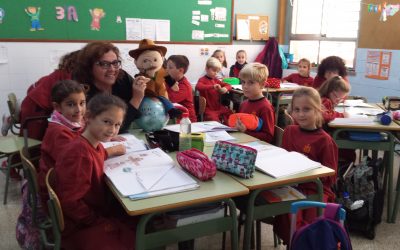 Els alumnes reben a L’Inspector Et: projecte de ciències a tercer de primària