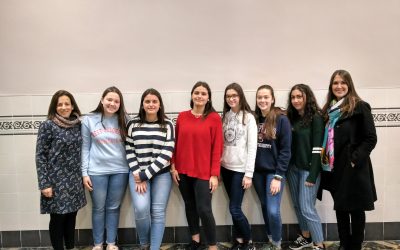 Un grupo de seis alumnas de 4º de ESO finalistas en la 2ª edición del concurso de videos “De major vull ser com…”