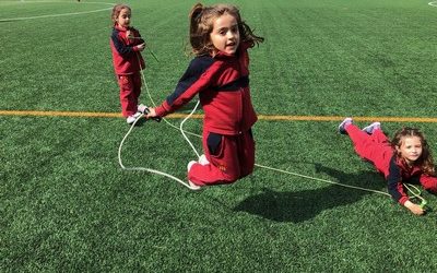 Los más pequeños del colegio comienzan a celebrar la Semana Santa con un gran almuerzo “Pascuero”