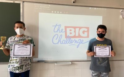 Varios alumnos y alumnas de Secundaria reciben sus premios y diplomas del Concurso de inglés Big Challenge