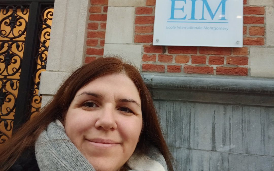 Nuestra profesora y coordinadora Erasmus+, Verónica, ha pasado su primer día de job shadowing, en Bruselas, visitando un colegio internacional al que asisten a una misma clase alumnado de muchos países del mundo, dentro del programa Erasmus Plus de formación de profesorado MIND